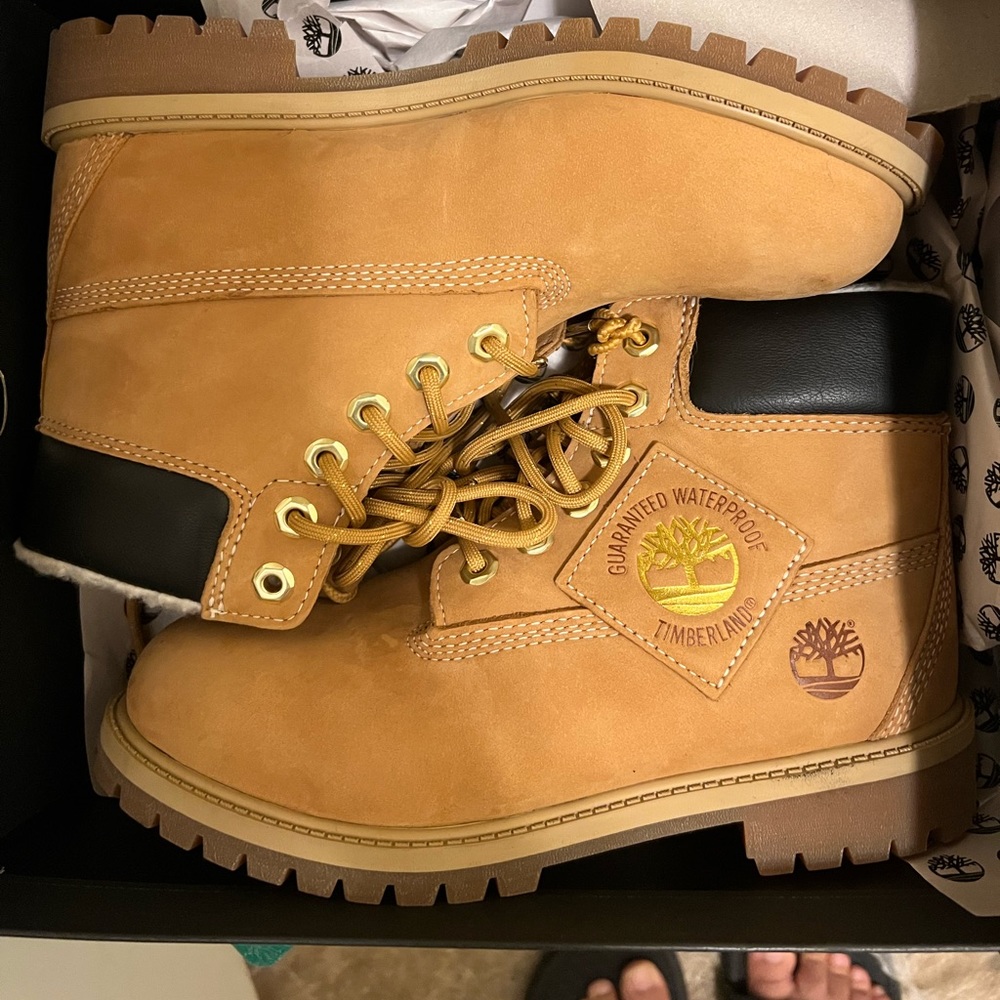 Brand new timberland boots women size 5